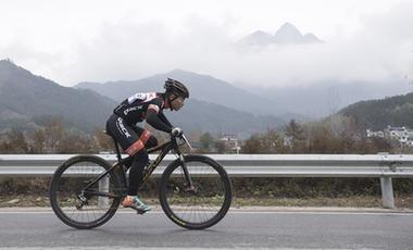 自行車(chē)&mdash;&mdash;&ldquo;挺進(jìn)大別山&rdquo;中國(guó)（黃岡）自行車(chē)賽舉行